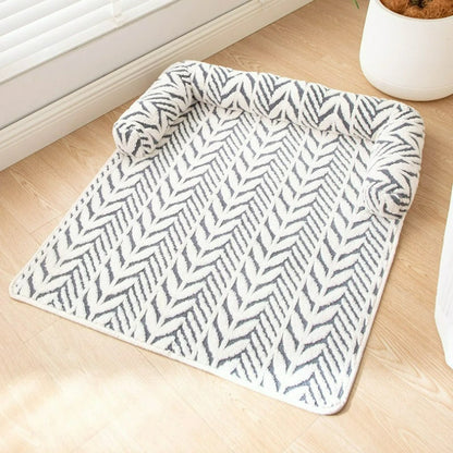 The Nordic Nook — Plush Non-Slip Cat Bed